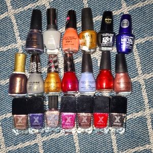 Bundle of 20 gently used nail polishes